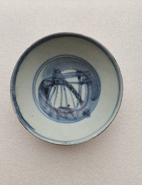 古玩陶瓷青花花卉紋斗笠碗拍賣,當前價格0元