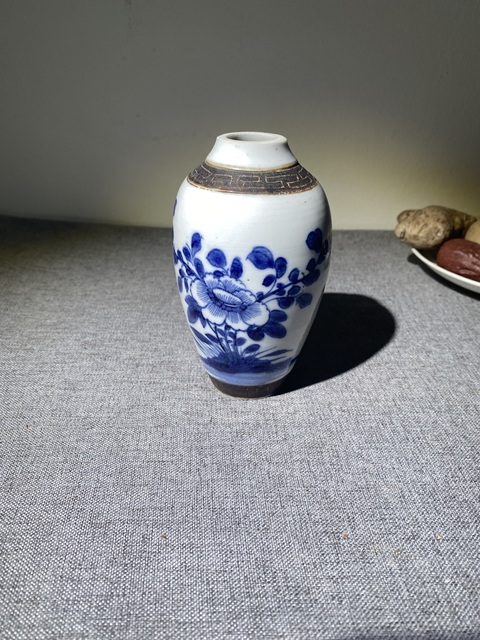 古玩陶瓷清乾隆·青花花卉瓶拍賣,當前價格688元