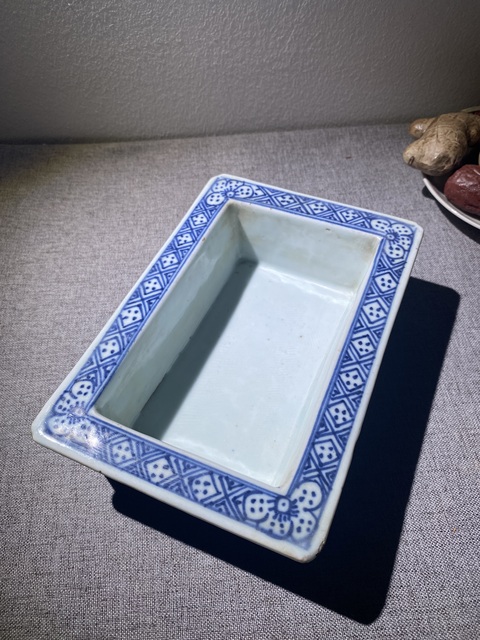 古玩陶瓷清中期青花鏤空水仙盆拍賣(mài),當(dāng)前價(jià)格888元