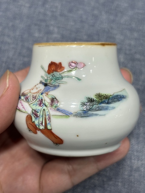 古玩陶瓷粉彩愛蓮圖水盂拍賣,當前價格10000元