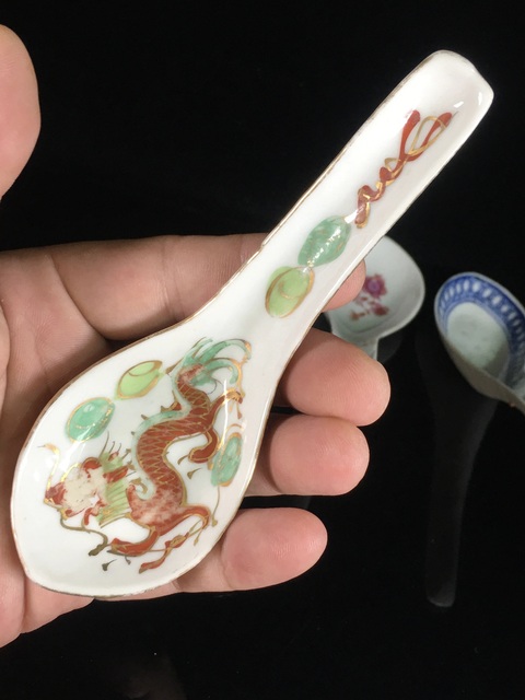 古玩陶瓷晚清民國時期·粉彩花卉紋、青花玲瓏瓷等調羹六只一套拍賣，當前價格288元