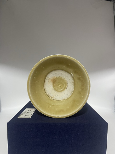 古玩陶瓷宋南定米黃釉唇口碗拍賣,當前價格700元
