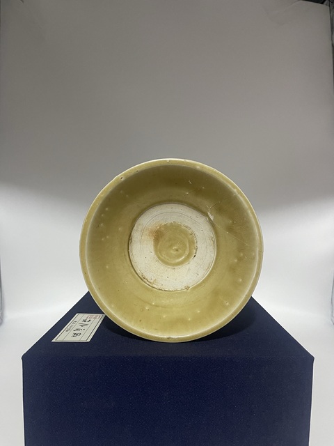 古玩陶瓷宋南定米黃釉唇口碗拍賣,當前價格700元