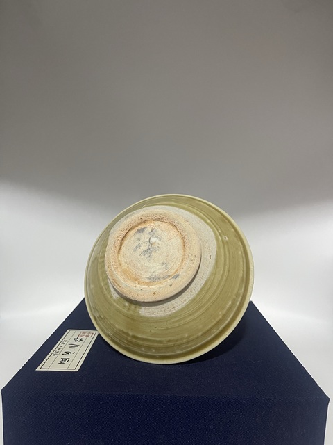 古玩陶瓷宋南定米黃釉唇口碗拍賣,當前價格700元