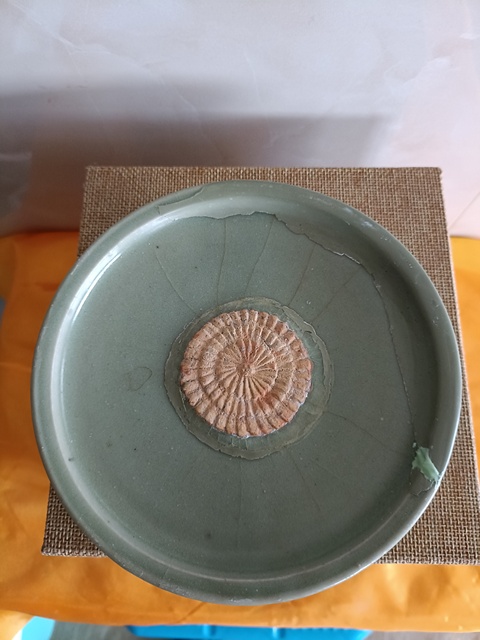 古玩陶瓷館藏級宋元龍泉青釉露胎刻花牡丹洗拍賣,當前價格5980元