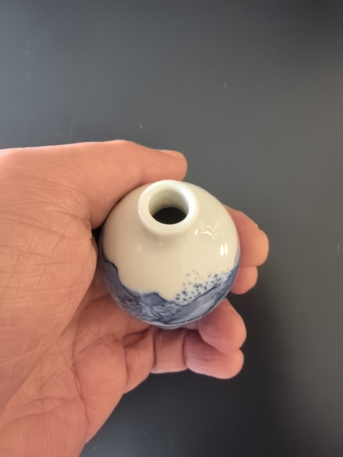 古玩陶瓷清中晚青花《扼虎救父》鼻煙壺拍賣,當前價格5888元