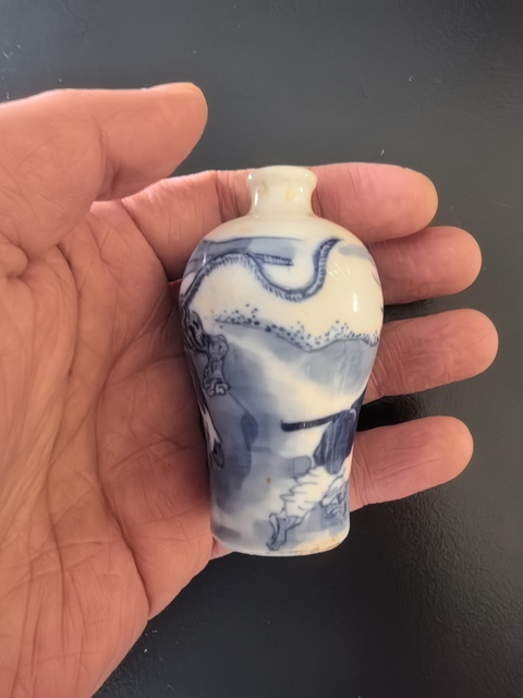 古玩陶瓷清中晚青花《扼虎救父》鼻煙壺拍賣,當前價格5888元
