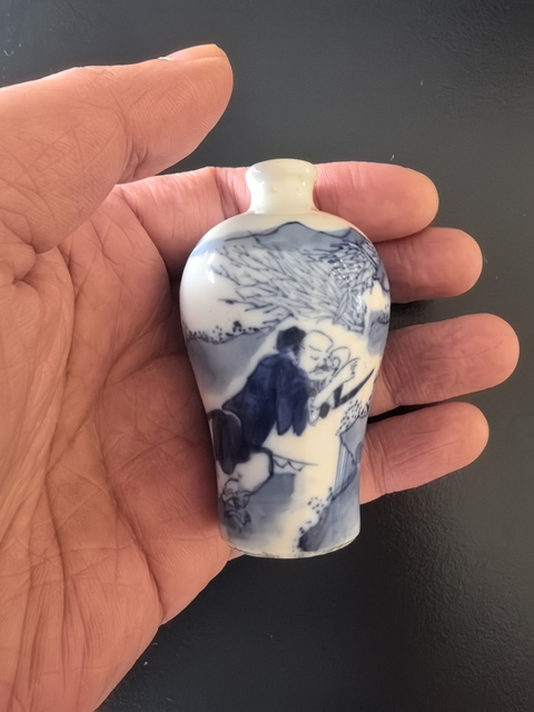 古玩陶瓷清中晚青花《扼虎救父》鼻煙壺拍賣,當前價格5888元