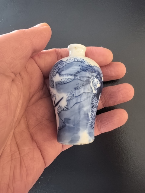 古玩陶瓷清中晚青花《扼虎救父》鼻煙壺拍賣,當前價格5888元