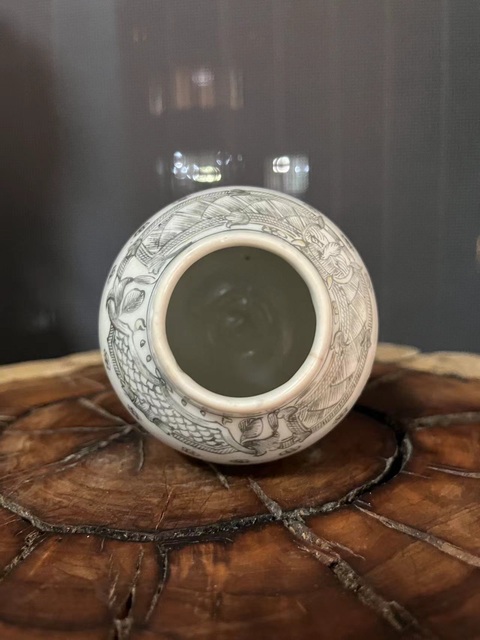 古玩陶瓷乾隆墨彩礬紅西洋人物瓶拍賣,當(dāng)前價(jià)格1688元