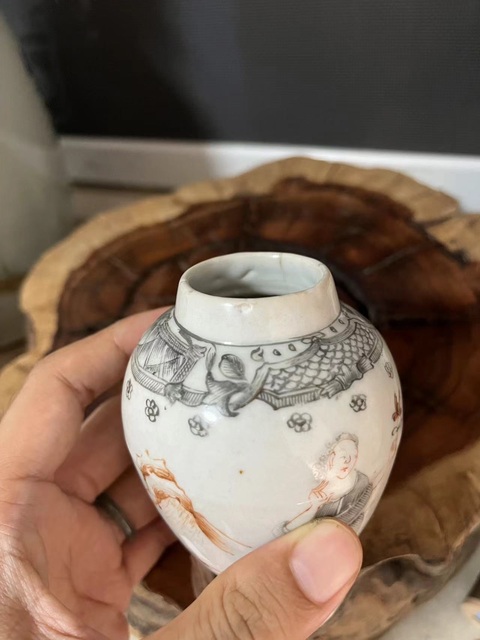 古玩陶瓷乾隆墨彩礬紅西洋人物瓶拍賣,當(dāng)前價(jià)格1688元