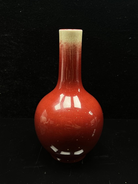 中国古美術品　清の時代　郎窯紅　天球瓶　花瓶　高さ約33cm 清代雍正年制粉彩描金花鸟多棱回流天球瓶