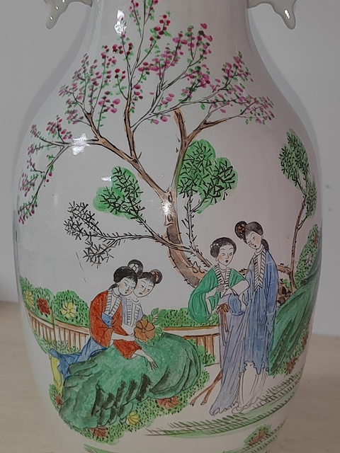 古玩陶瓷仕女紋彩繪瓶拍賣,當前價格700元