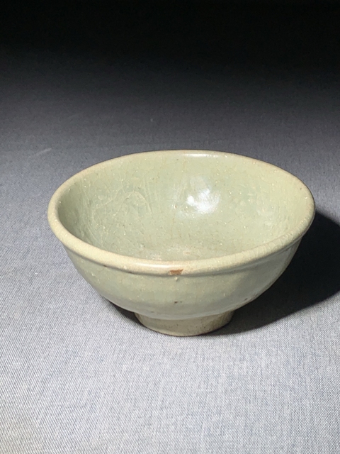 古玩陶瓷元代龍泉青瓷模印唇口碗拍賣,當(dāng)前價格1588元