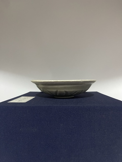 古玩陶瓷宋南定青黃釉刻仰蓮紋洗拍賣，當前價格2850元