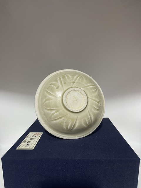古玩陶瓷宋南定青黃釉刻仰蓮紋洗拍賣，當前價格2850元
