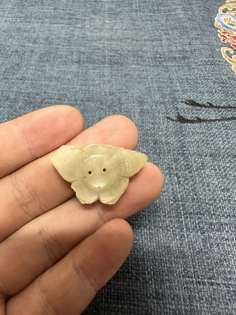 古玩陶瓷清代蝴蝶型和田玉雕件拍賣,當(dāng)前價(jià)格169元