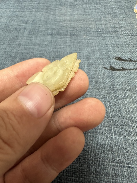 古玩陶瓷清代蝴蝶型和田玉雕件拍賣,當(dāng)前價(jià)格169元