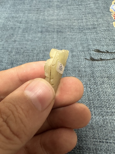 古玩陶瓷清代蝴蝶型和田玉雕件拍賣,當(dāng)前價(jià)格169元