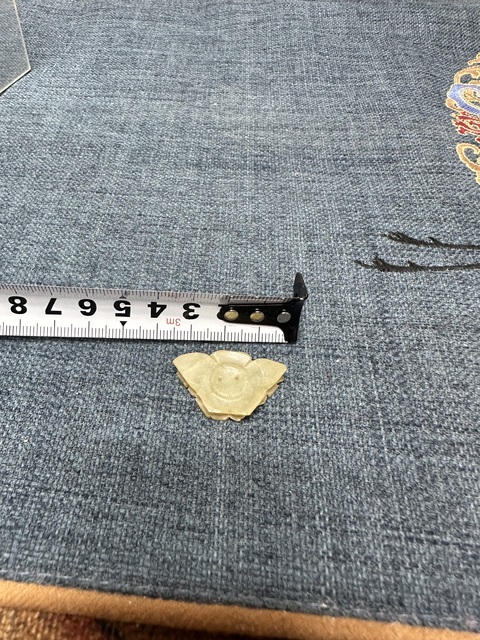 古玩陶瓷清代蝴蝶型和田玉雕件拍賣,當(dāng)前價(jià)格169元