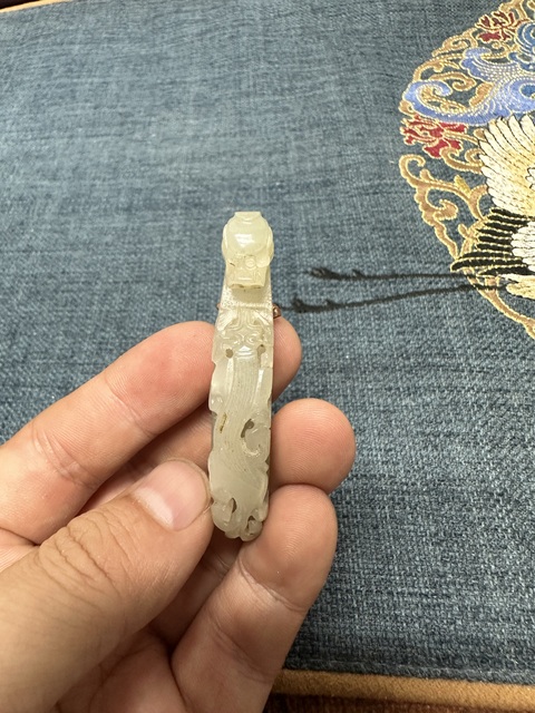 古玩陶瓷清代和田玉蒼龍教子帶鉤拍賣,當(dāng)前價格2300元
