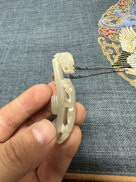 古玩陶瓷清代和田玉蒼龍教子帶鉤拍賣,當(dāng)前價格2300元