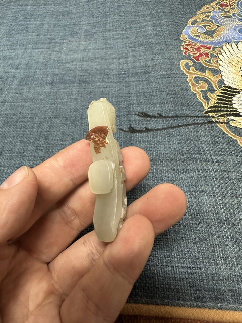 古玩陶瓷清代和田玉蒼龍教子帶鉤拍賣,當(dāng)前價格2300元
