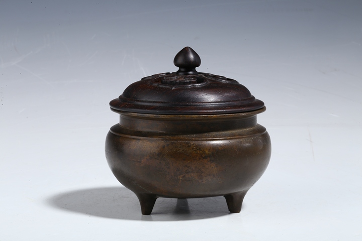 古玩陶瓷三足銅香爐拍賣，當(dāng)前價格1600元