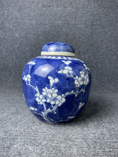 古玩陶瓷青花留白冰梅紋蓋罐拍賣，當前價格2588元