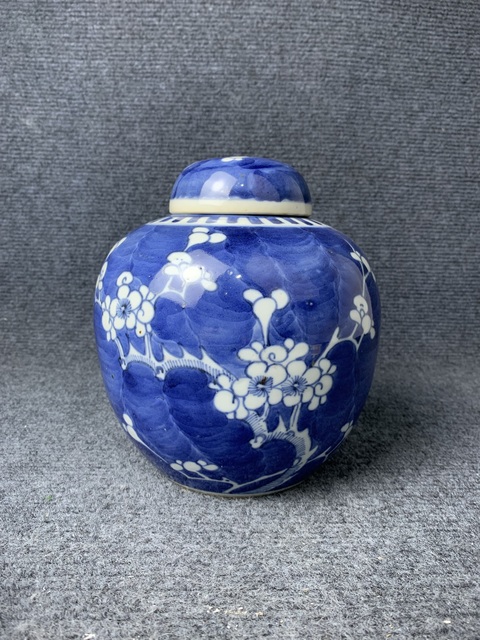 古玩陶瓷青花留白冰梅紋蓋罐拍賣，當前價格2588元