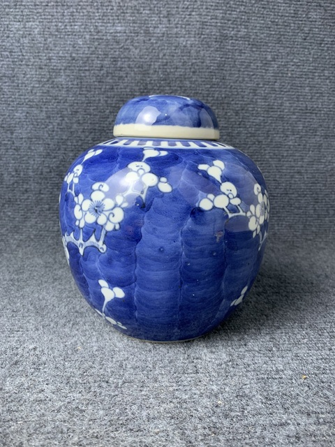 古玩陶瓷青花留白冰梅紋蓋罐拍賣，當前價格2588元