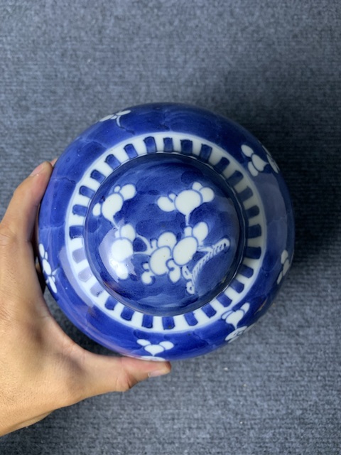古玩陶瓷青花留白冰梅紋蓋罐拍賣，當前價格2588元