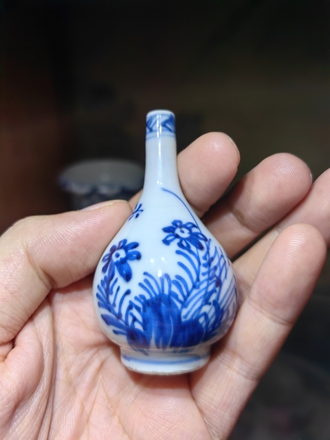 古玩陶瓷康熙花卉紋青花錐把瓶拍賣,當前價格1885元