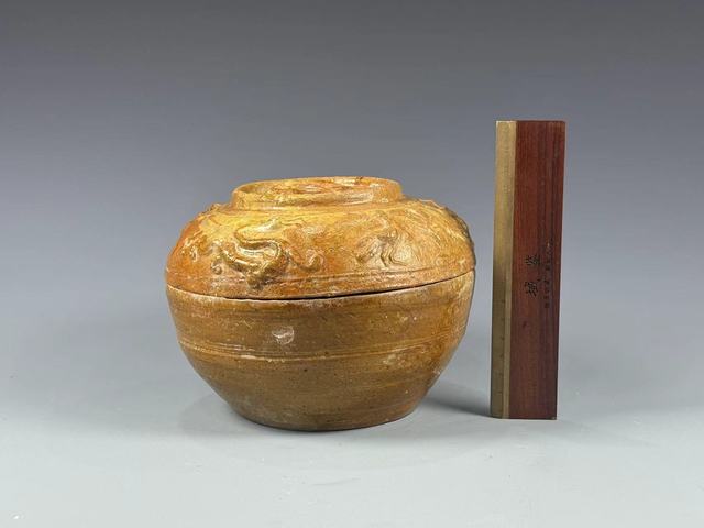 古玩陶瓷漢黃釉跑獸蓋盒拍賣,當前價格8800元