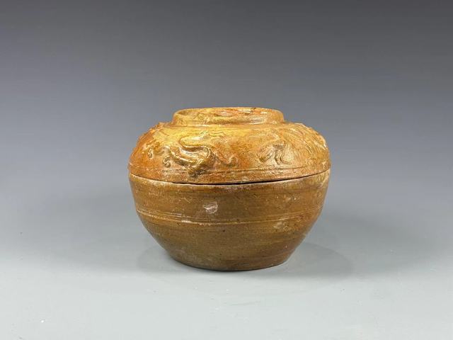 古玩陶瓷漢黃釉跑獸蓋盒拍賣,當前價格8800元