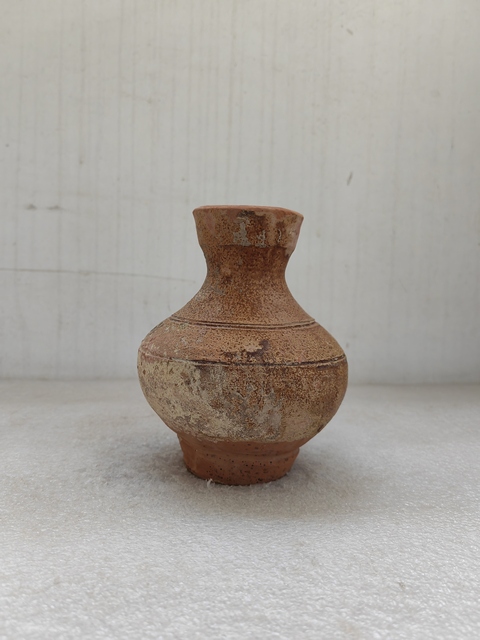 古玩陶瓷黃釉盤口瓶拍賣,當前價格450元