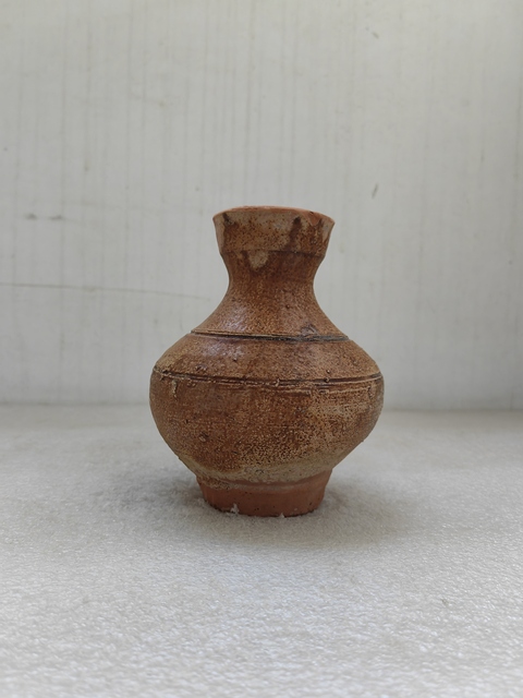 古玩陶瓷黃釉盤口瓶拍賣,當前價格450元