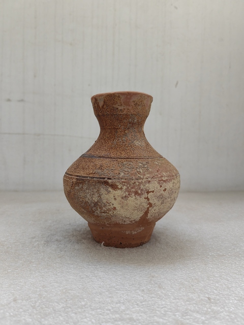 古玩陶瓷黃釉盤口瓶拍賣,當前價格450元