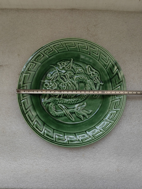 古玩陶瓷龍泉青瓷廠龍紋盤(pán)拍賣(mài),當(dāng)前價(jià)格398元
