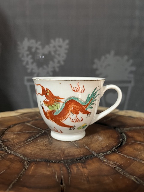 古玩陶瓷民國粉彩龍鳳紋茶杯拍賣，當前價格180元
