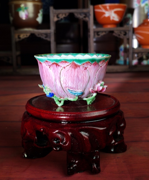 古玩陶瓷【雍乾精品孤品】粉彩蓮花形周敦頤愛蓮圖杯碟拍賣,當前價格88888元