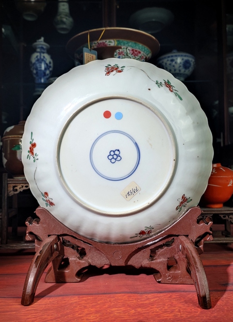 古玩陶瓷【佳士得精品】清康熙五彩描金鳳凰麒麟紋花口盤拍賣,當前價格28600元