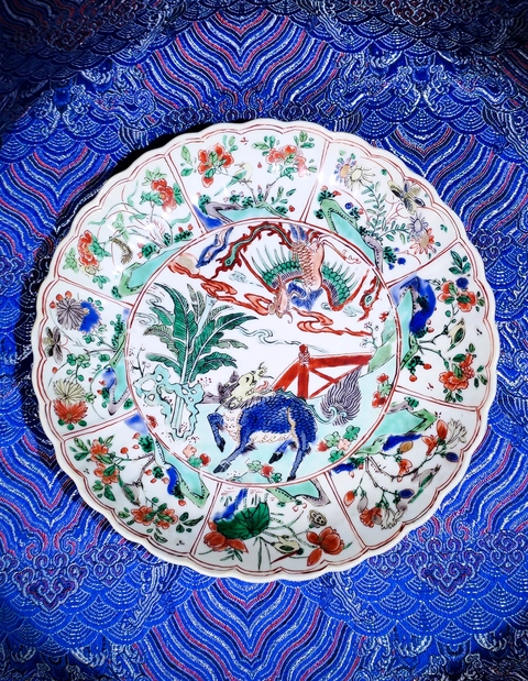 古玩陶瓷【佳士得精品】清康熙五彩描金鳳凰麒麟紋花口盤拍賣,當前價格28600元