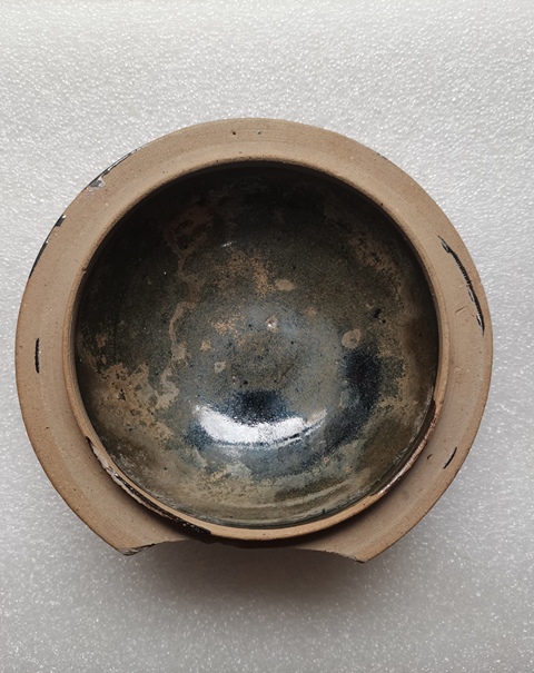 古玩陶瓷磁州窯黑釉鐵銹斑罐蓋拍賣,當前價格0元