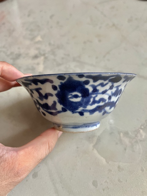 古玩陶瓷清中期花卉紋青花茶碗拍賣，當(dāng)前價(jià)格188元