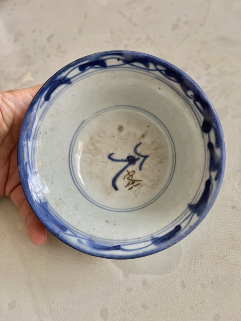古玩陶瓷清中期花卉紋青花茶碗拍賣，當(dāng)前價(jià)格188元