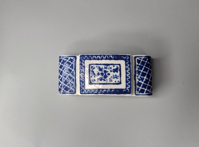 古玩陶瓷乾隆藍(lán)料彩墨床拍賣，當(dāng)前價格0元