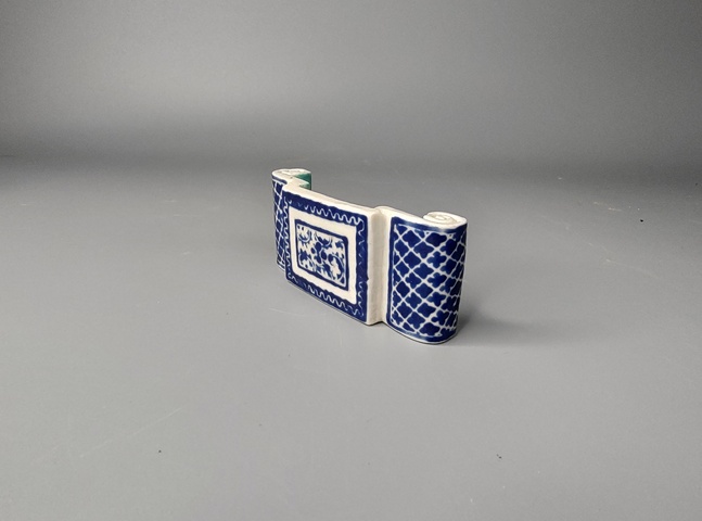 古玩陶瓷乾隆藍(lán)料彩墨床拍賣，當(dāng)前價格0元