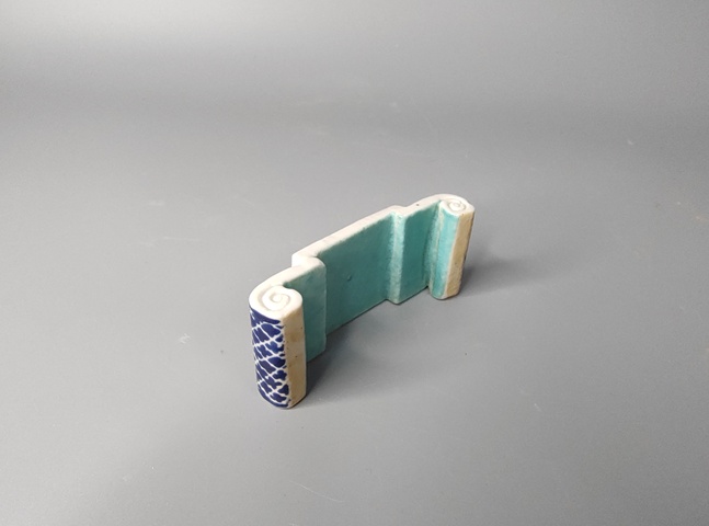 古玩陶瓷乾隆藍(lán)料彩墨床拍賣，當(dāng)前價格0元