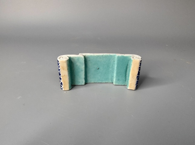 古玩陶瓷乾隆藍(lán)料彩墨床拍賣，當(dāng)前價格0元